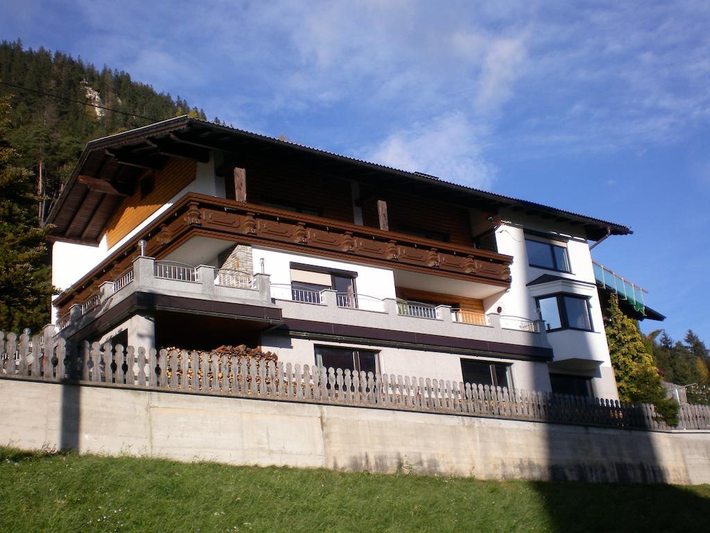 Haus Bergfried Apartamento Trins Exterior foto